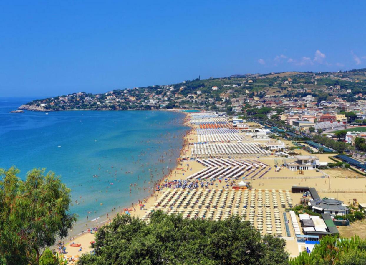 Nari Bed&Breakfast Gaeta Bagian luar foto